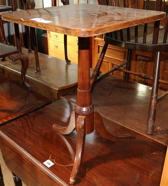 Rectangular topped wine table(-)